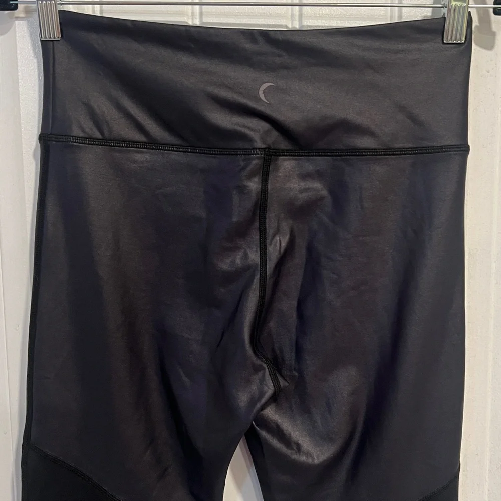 ZYIA Active Black Reflective Metallic Light n Tight Hi-Rise Leggings. Size 8-10.